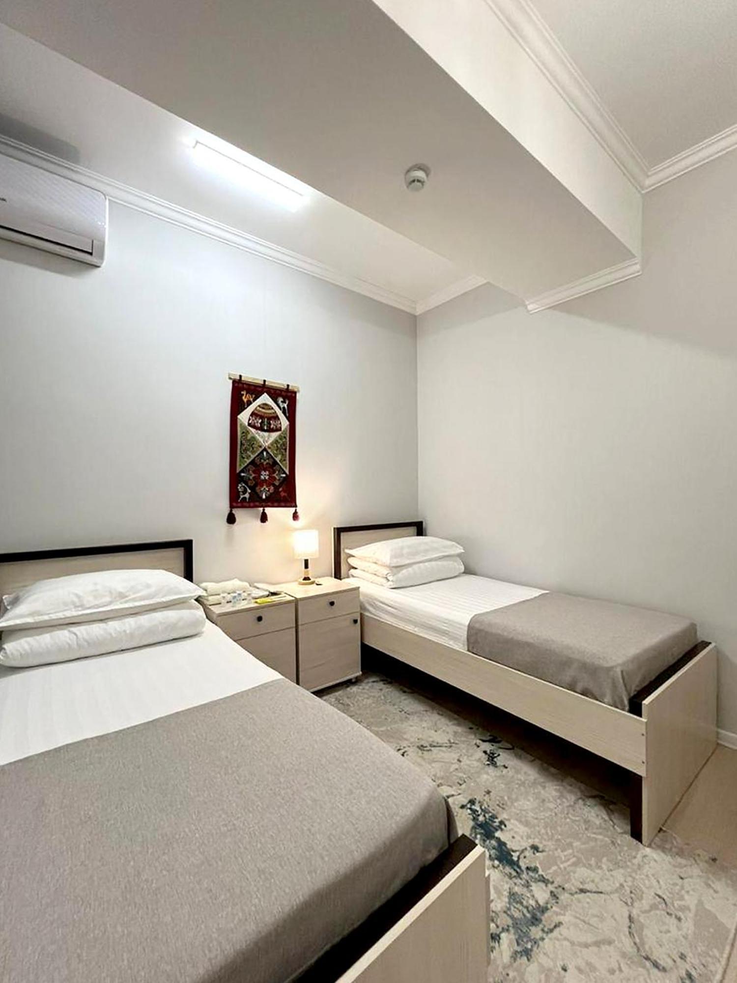 Compass Hostel Bisjkek Buitenkant foto