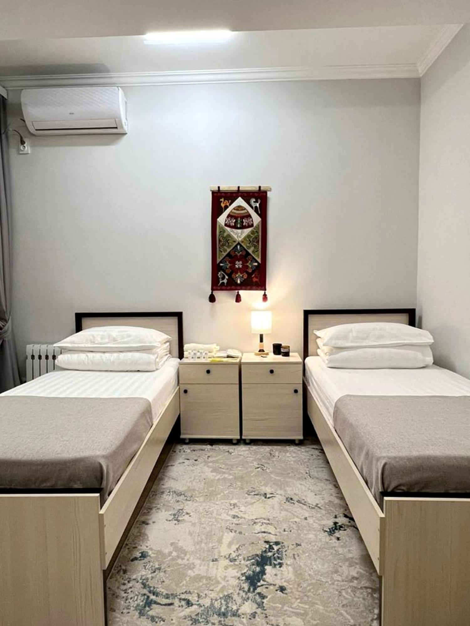 Compass Hostel Bisjkek Buitenkant foto
