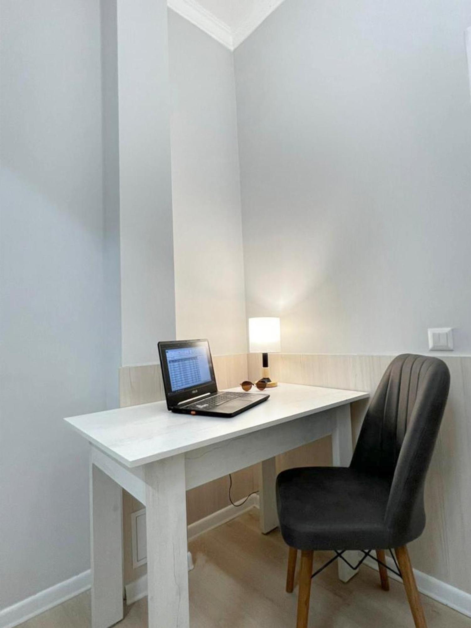 Compass Hostel Bisjkek Buitenkant foto