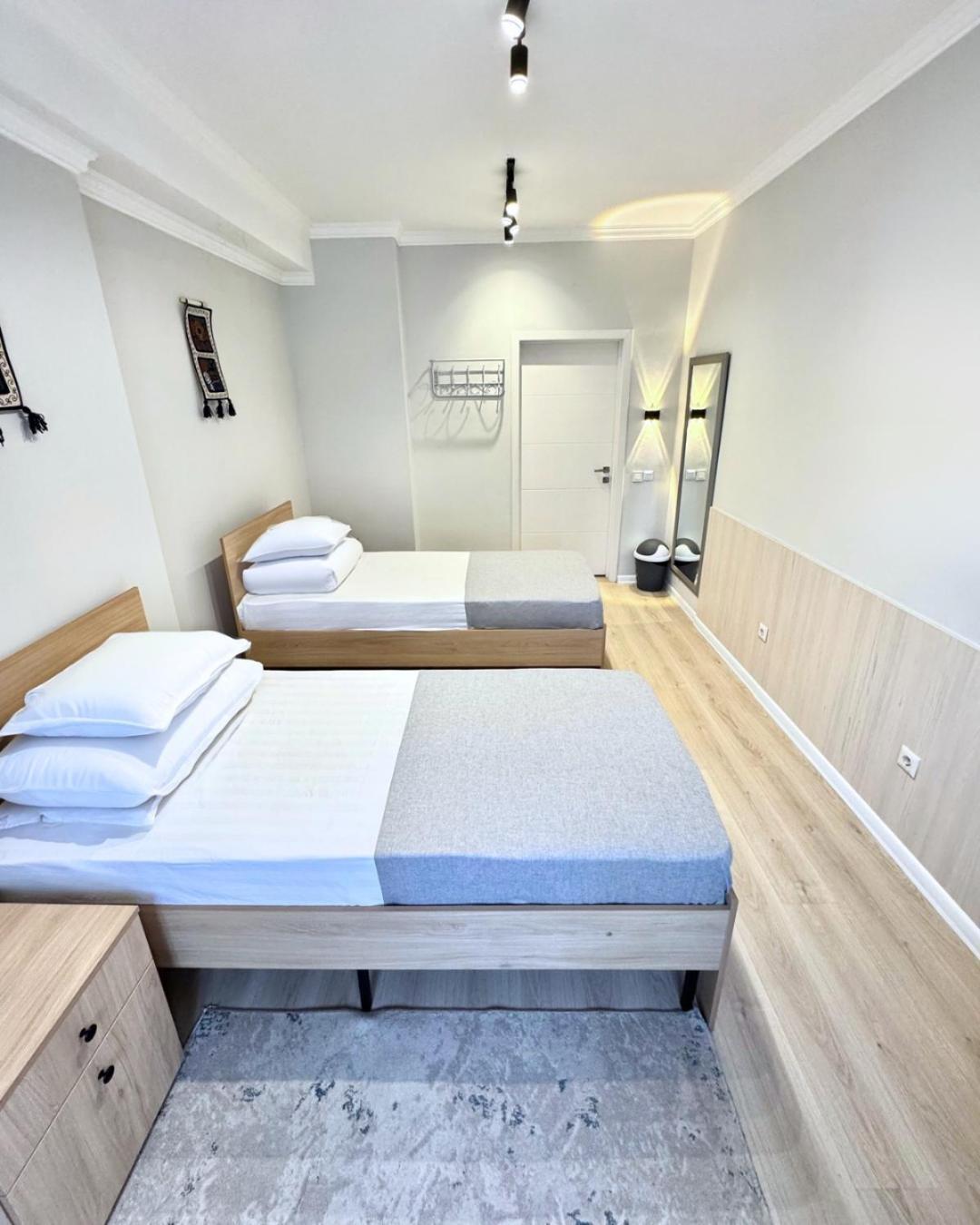 Compass Hostel Bisjkek Buitenkant foto