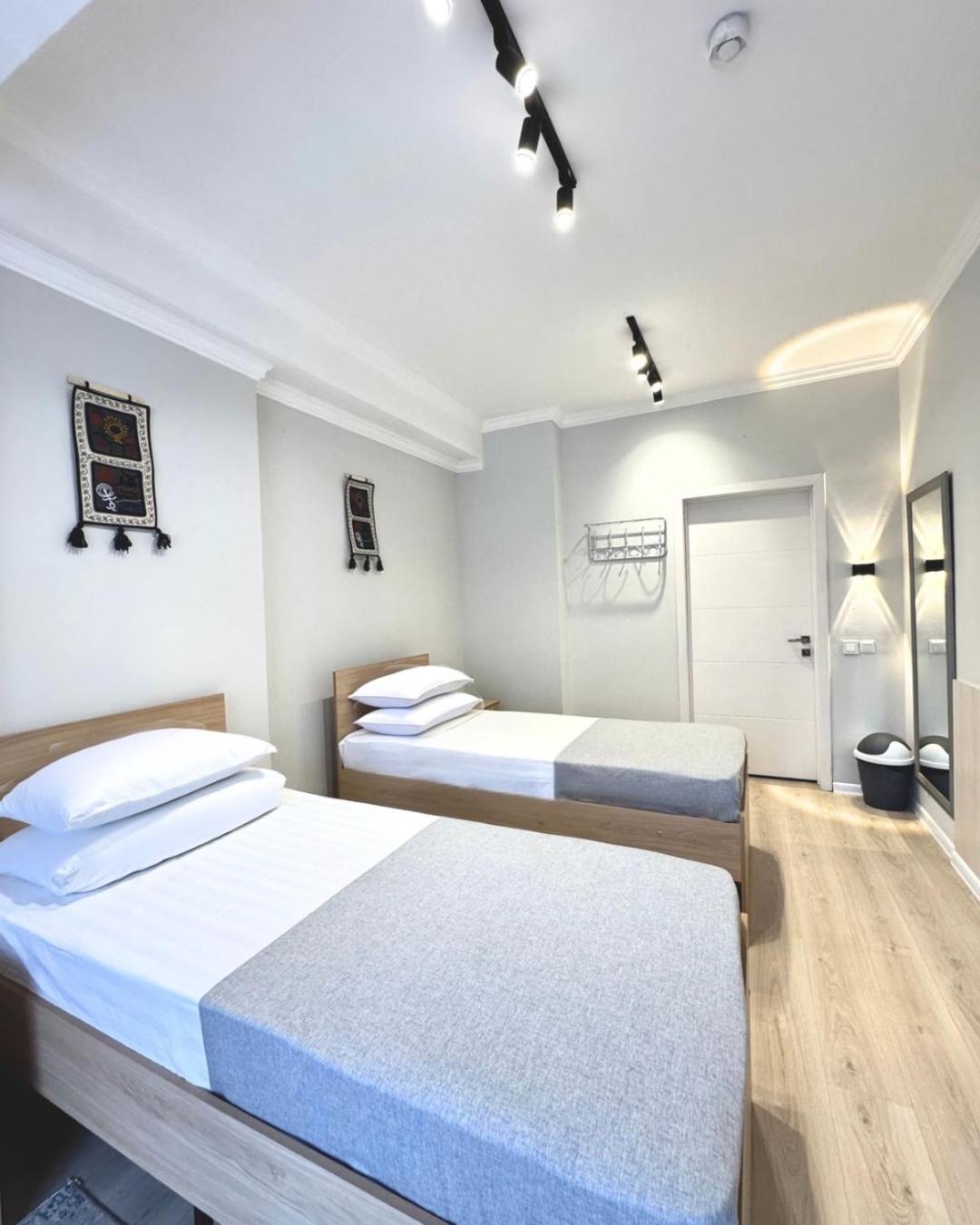 Compass Hostel Bisjkek Buitenkant foto