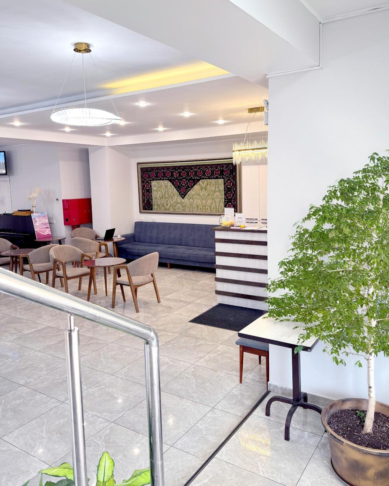 Compass Hostel Bisjkek Buitenkant foto