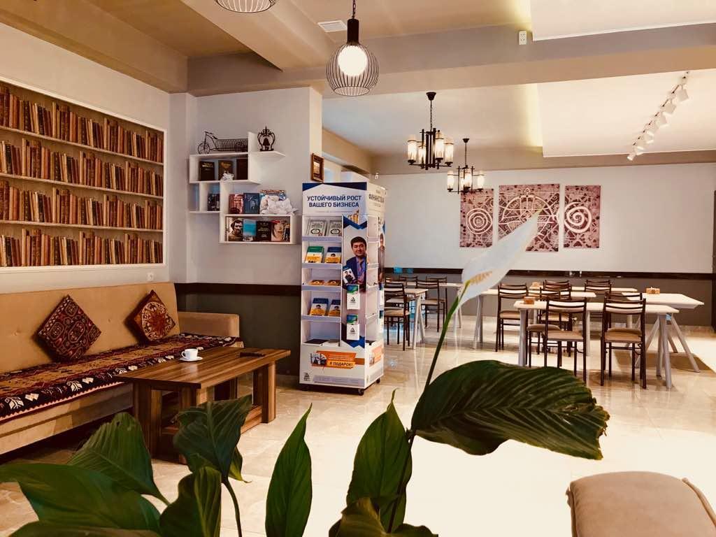 Compass Hostel Bisjkek Buitenkant foto